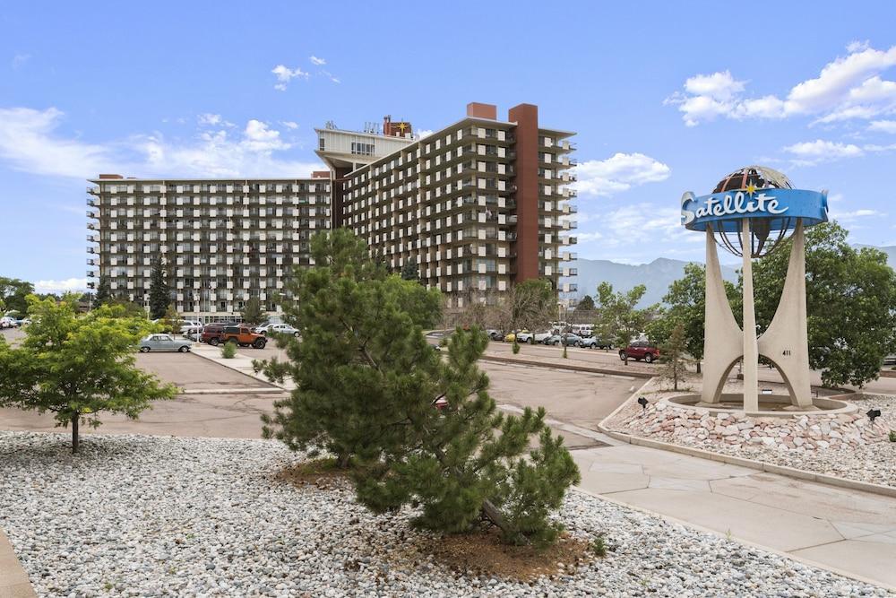 Satellite Hotel Colorado Springs Exterior photo